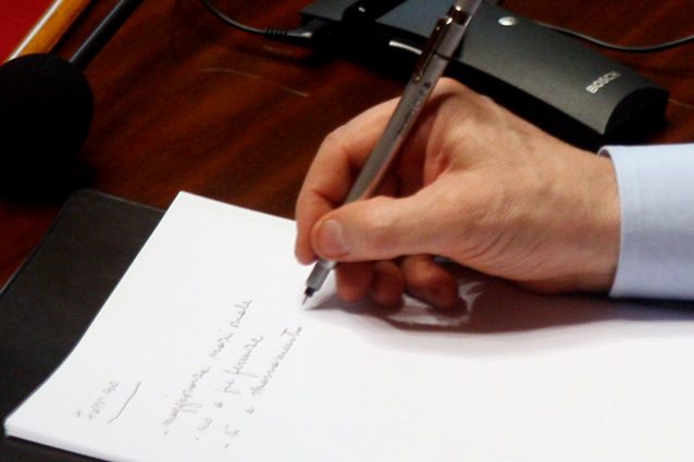Domanda di accertamento negativo dell'autenticità del testamento olografo