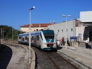 Porto Torres, capotreno minacciata. Trenitalia "Solo un diverbio verbale"