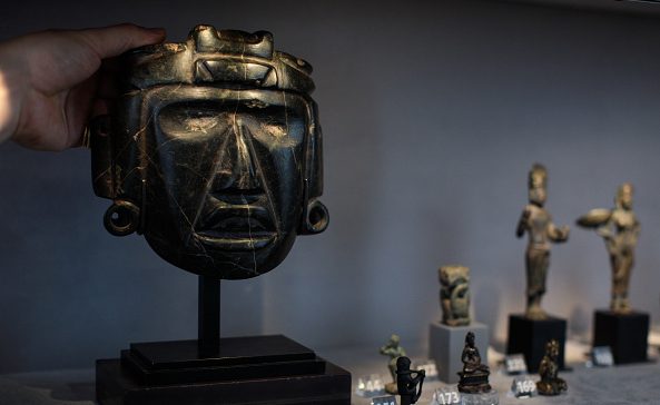 La maschera di uno sciamano di Mezcala, Messico (300 a. C.)
