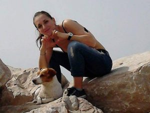 Foggia, cerca di salvare il suo cagnolino: Dalila muore travolta da un treno