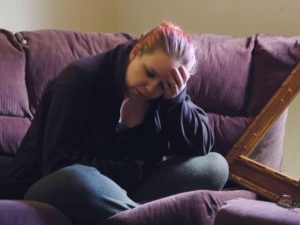 Amanda è sempre eccitata e ha così bisogno di fare sesso da non poter più andare a lavorare