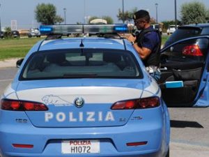 Rimini, violenta rapina e insulti razzisti contro donna incinta: "Ti faccio abortire negra"