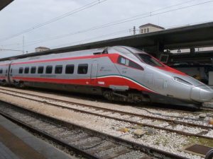 Padova, coppia di turisti sale in treno e dimentica i figli