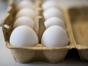 Allerta in Europa per milioni di uova contaminate dal fipronil: “Pericoloso per la salute”