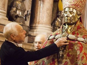 L'irresistibile fascino di San Gennaro: a Ferragosto in 6000 per ammirare il tesoro