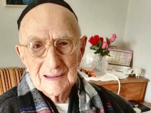 È morto Yisrael Kristal, era l'uomo più vecchio del mondo. Aveva 113 anni ed era sopravvissuto alla Shoah