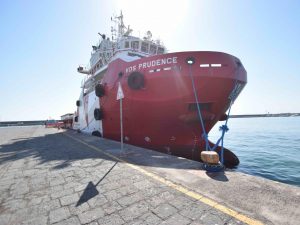 Migranti, Msf, Save the Children e Sea Eye sospendono i soccorsi nel Mediterraneo: troppi rischi