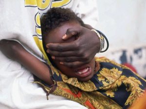 In Africa inizia la “stagione del taglio”, la mutilazione genitale a decine di bimbe