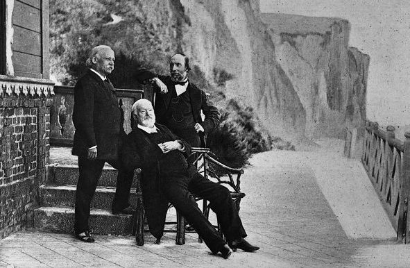 Victor Hugo insieme ad alcuni amici.