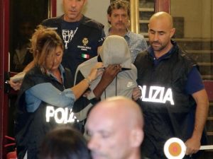 Stupro Rimini, il 15enne arrestato diceva: "Quella mi piace, ora la faccio bere e la violento"