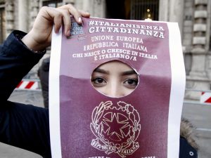 Ius soli addio, De Petris (Sel): "Il Pd ha paura di perdere voti"