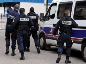 Spari tra la folla a Strasburgo, morti e feriti: evacuati mercatini di Natale