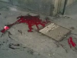 Caorle, per sbaglio fa cadere a terra lo smartphone di uno sconosciuto: viene accoltellato per punizione