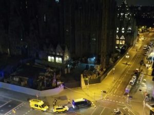 Barcellona, evacuata e isolata la zona della Sagrada Familia per allarme terrorismo