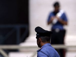 Stupro Firenze, le menzogne dei due carabinieri. Pinotti, "Sospensione non basta"