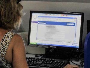 Lecce: lascia il ragazzo per l'uomo conosciuto su facebook, ma era una donna