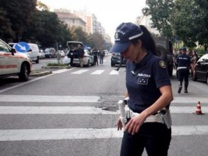 Pordenone, mamma litiga con la figlia 15enne, la picchia e poi la investe con l’auto
