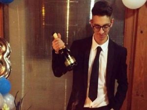 Ucciso a 18 anni da un vicino, la mamma: “Abbandonati dallo Stato, mio figlio ucciso più volte”