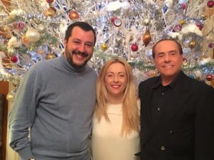 La foto pubblicata su Fb da Berlusconi