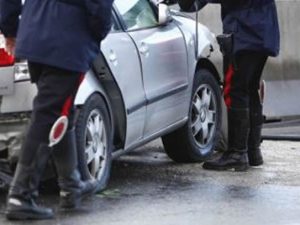 Parma, auto con tre giovani si ribalta: Anna muore a 16 anni sulla strada