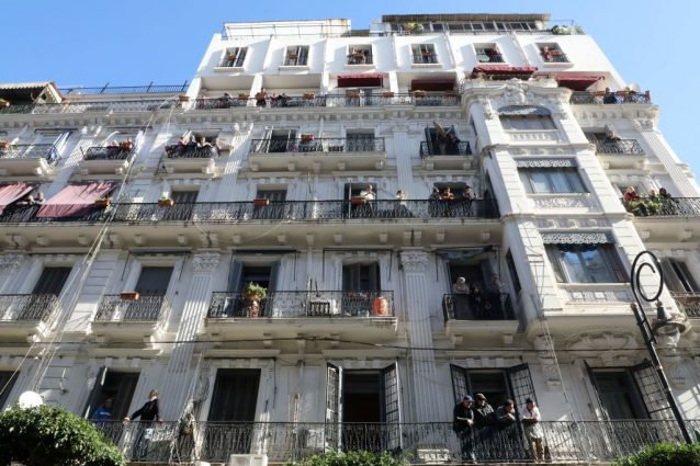 Calcolo delle distanze tra costruzioni in presenza di balconi o di elementi decorativi