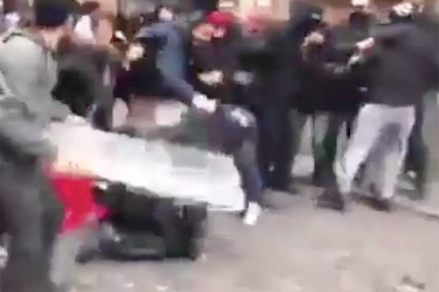 Un frame dell’aggressione a Piacenza contro il carabiniere.