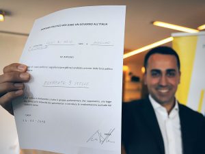 Governo, M5s: “I soldi ci sono, ma per flat tax e reddito di cittadinanza ci vuole tempo”