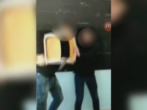 Lecce, il bullo chiede di non parlarne più. Il preside: “È fragile anche lui”