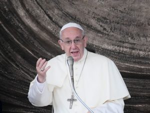 Papa Francesco parla del matrimonio: “Alle volte non funziona, meglio separarsi”