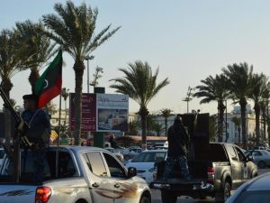 Libia, i ribelli a Tripoli: “Abbiamo circondato sedi governo”. Occupata anche la Tv di Stato