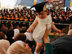 Istat, i laureati spendono di più: “È la conferma che l’istruzione fa la differenza”