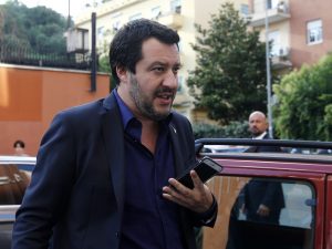 Censimento rom, nuovo passo indietro di Matteo Salvini: “Non è una priorità, ne parlerò coi sindaci”