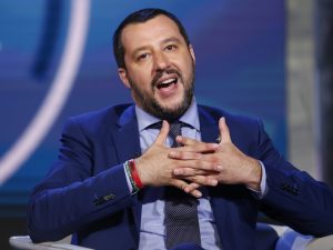 Matteo Salvini vuole tagliare i “35 euro al giorno” per l’accoglienza migranti