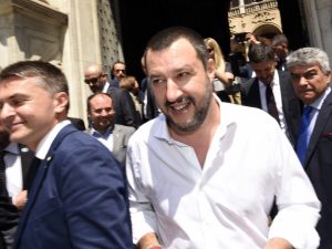 Salvini: “Buonisti e scafisti hanno 800 morti sulla coscienza. Difenderemo frontiere esterne”