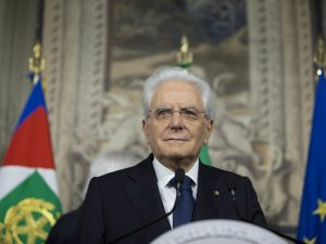 Migranti, Sergio Mattarella: “Italia contribuisce a dovere accoglienza, ma Ue non ci lasci soli”