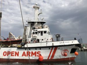 Migranti, l’Open Arms in Spagna. C’è anche Josefa: “È al sicuro, ora denunciamo i libici”
