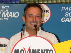 Il velista Andrea Mura (M5S): “Le assenze alla Camera? La politica si può fare in barca”