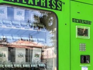 Cannabis legale, a Padova spunta distributore automatico ed è già polemica