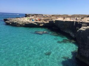 Lecce, bimba cade nella Grotta della poesia: è incastrata tra le rocce