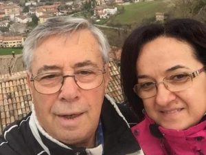 Lecce, donna uccisa a coltellate. Il marito confessa con un biglietto: “Sono stato io”