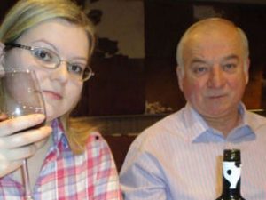 Caso Skripal, identificati i responsabili dell’avvelenamento dell’ex spia: “Sono cittadini russi”