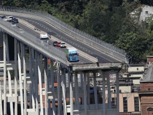 Crollo Genova, l’intervista che circola in rete dell’autista del camion simbolo è un fake