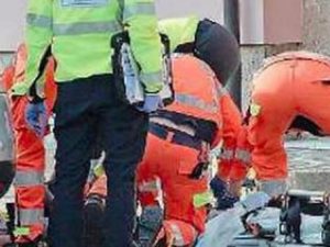 Asti: bimbo di tre anni travolto e ucciso nel cortile dall’auto del papà in manovra