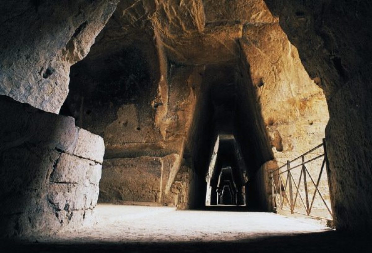 La più antica città greca d'Italia? È Cuma, ma i suoi misteri sono