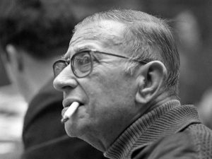 Lo scrittore e filosofo francese Jean-Paul Sartre, autore de "La Nausea".