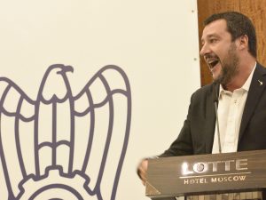 Elezioni europee, Salvini potrebbe candidarsi alla guida della Commissione: “Ci penso”
