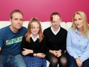 Provano a comprare gin da Lidl, cassiera chiama la polizia: “Avevano due figli minorenni”