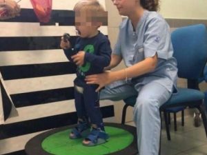 “Restituite i tutori a mio figlio, non può camminare”: l’appello di una mamma ai ladri