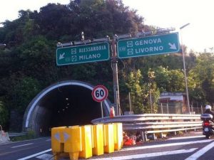 Verifiche sulla stabilità dei viadotti: “Autostrade sospende i trasporti eccezionali sull’A26”