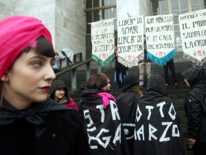 Congedo parentale, perché le misure del governo non tutelano la parità tra uomo e donna